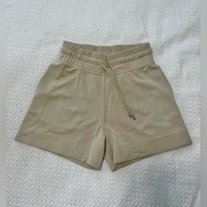 Lululemon Loungeful High Rise Short 4” Size 6